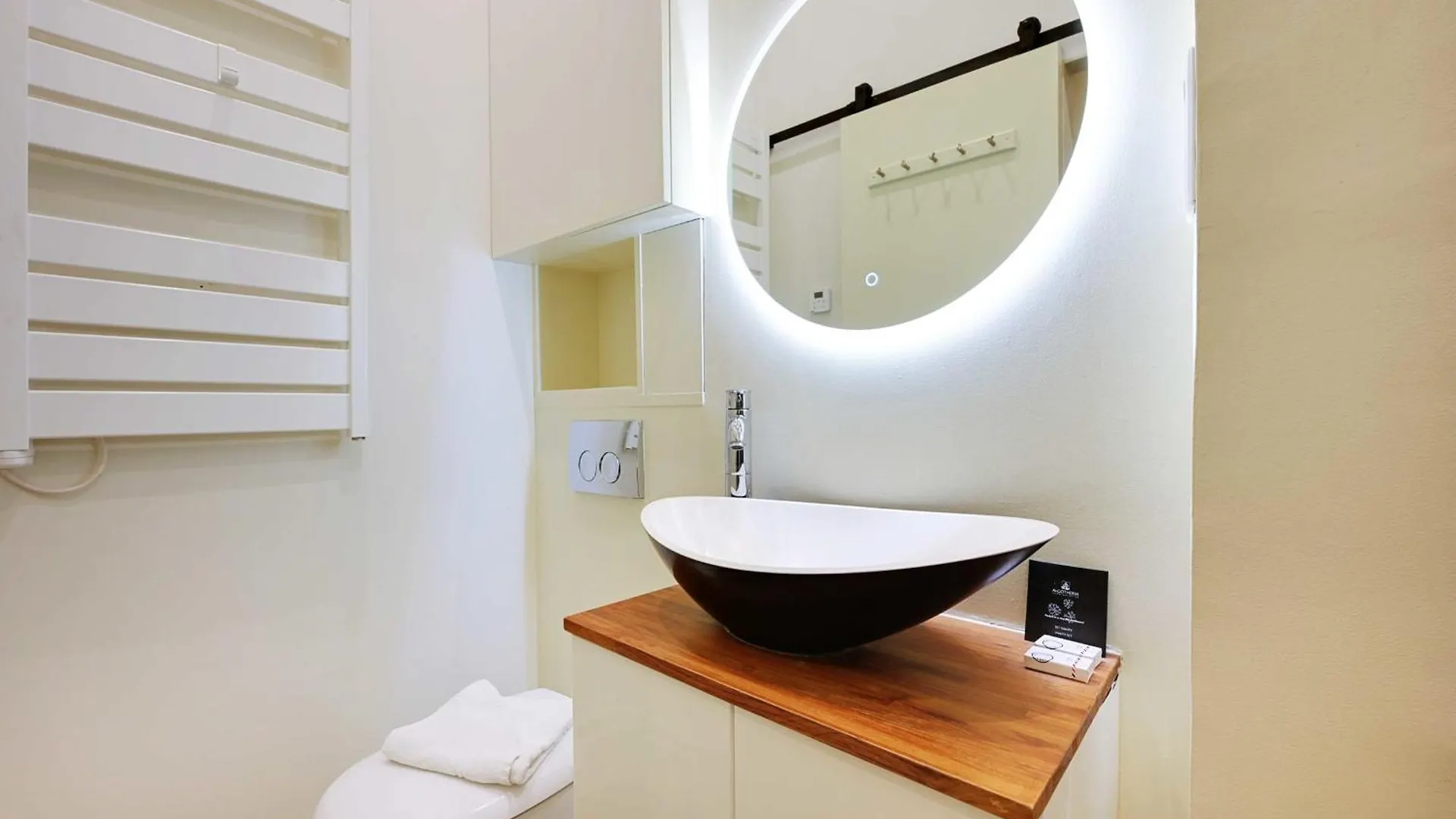 Cosy Apartment - 1Br-3P - Arc De Triomphe パリ 0*,  フランス